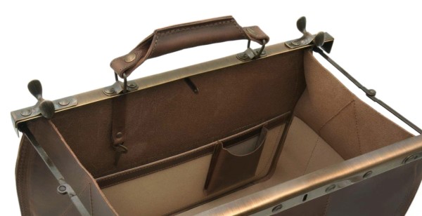 Doctor's bag PARACELSUS of brown organic leather Doctor's bag PARACELSUS of brown organic leather