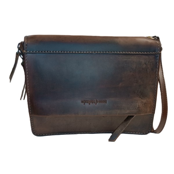 Handgelenktasche KANT aus braunem Leder Handgelenktasche KANT aus braunem Leder