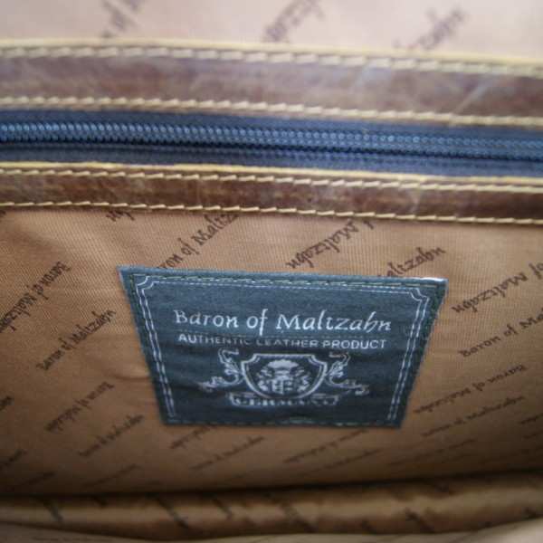 Brown leather folder SEMMELWEIS 2.0 with crest Brown leather folder SEMMELWEIS 2.0 with crest