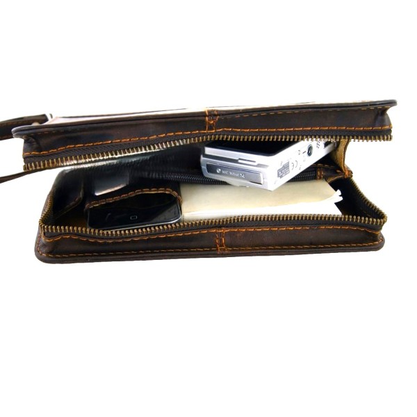 Handgelenktasche KANT aus braunem Leder Handgelenktasche KANT aus braunem Leder